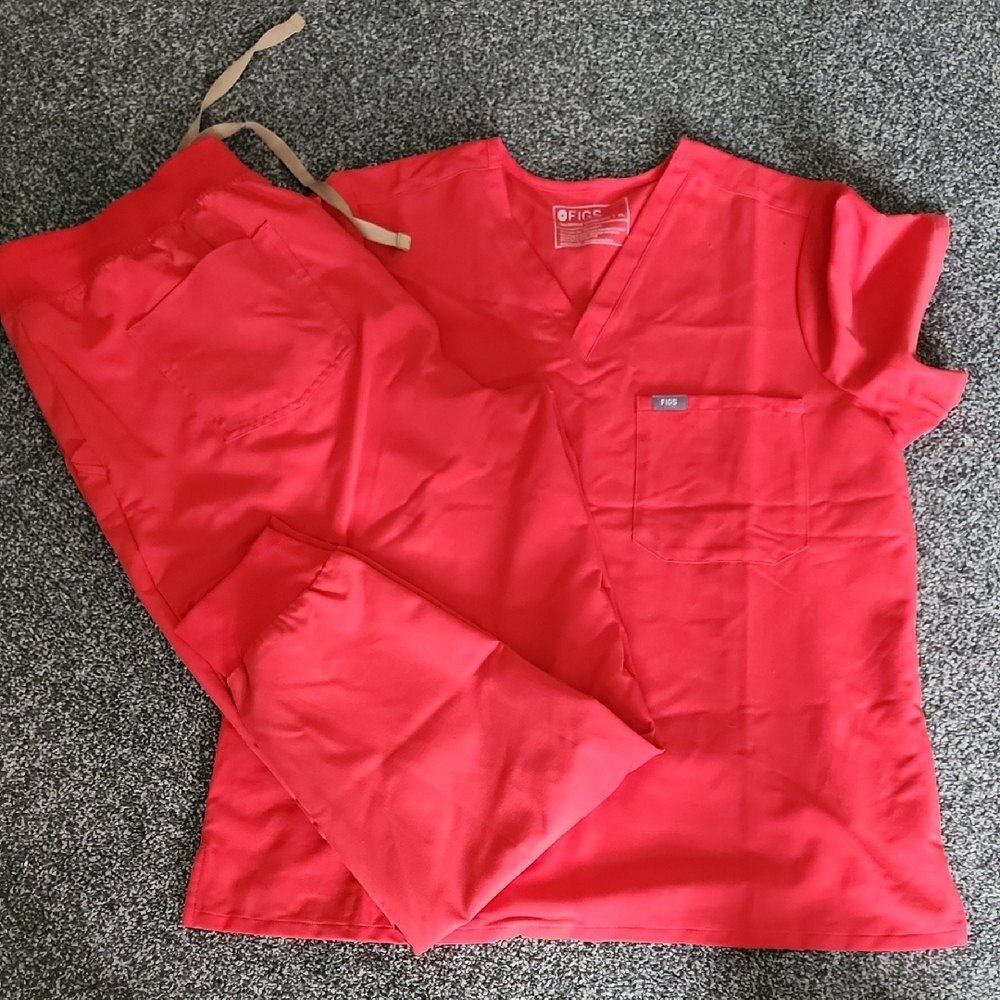 Figs Hibiscus Scrub Set - XL Catarina Top And XXL Zamora Joggers